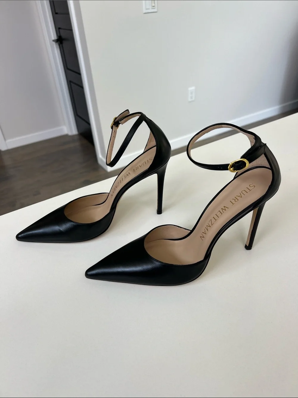 Stuart Weitzman 100 strap black leather pointed toe pumps heels 10